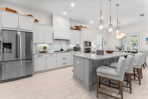 Kitchen with Breakfast Bar
