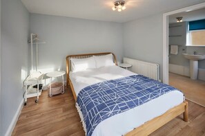 Mollymac, Ground Floor, Saltburn-by-the-Sea - Host & Stay