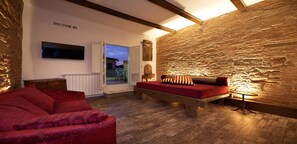 Living Room with access to the balcony&panoramic terrace
