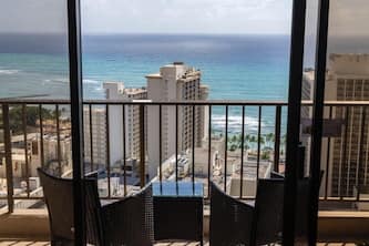 Just Renovated!! Spectacular Ocean & Diamond head View w/ Free Parking!