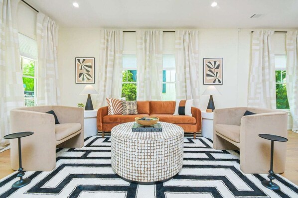 Welcome to the home of your dreams! Let it be the base for a perfect Atlanta visit.