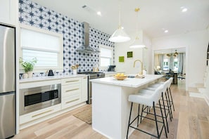With plenty of counter space and all the necessary appliances and cookware, you have everything you need to create delicious meals during your stay.