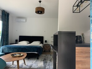 Lit king size, Moorea, Domaine des Rives d'Ormoy (1)
