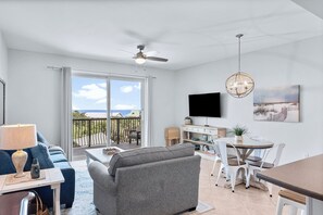Living room with 55' Smart TV 