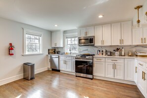 Kitchen | In-Unit Laundry | 0.3 Mi Walk to Long Branch Beach & Boardwalk