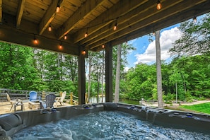 Romantic and relaxing, take some time to enjoy the serenity from the hot tub!