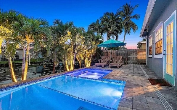 HEATED Saltwater Pool & Hot Tub ~ Waterfront!