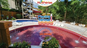 Piscina con cascata