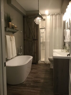 Ahhh…a soaking tub with luxury bath products and even  a towel warmer!