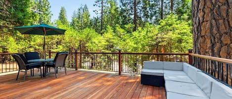 Enjoy the tranquility surrounded by redwoods !