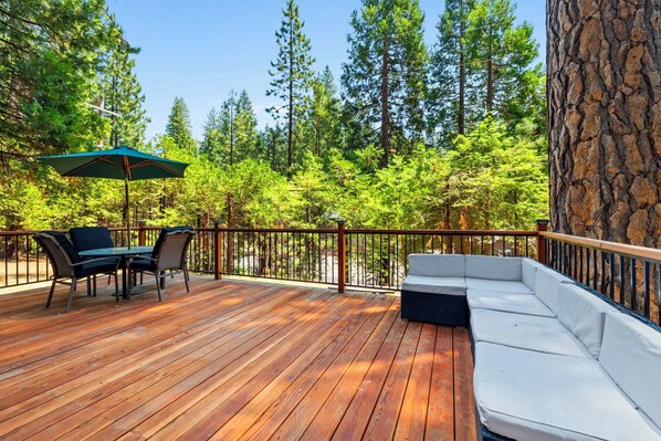 Enjoy the tranquility surrounded by redwoods !