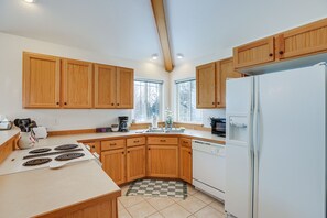 Kitchen | Central Air Conditioning | 2-Story Townhome