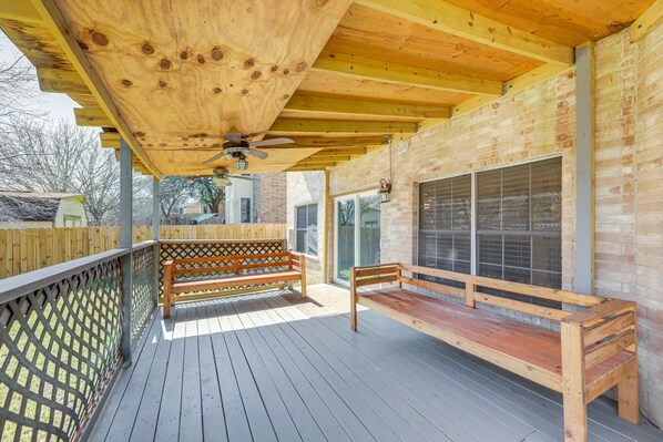 Austin Vacation Rental | 4BR | 2.5BA | 3,800 Sq Ft | Stairs Required