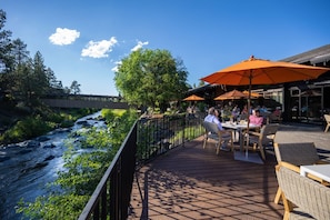 A relaxing location on the banks of the Deschutes River.