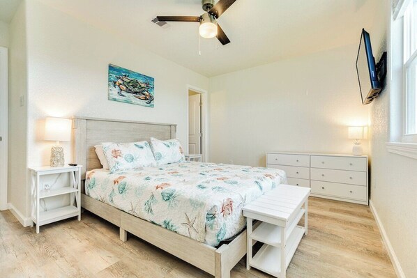Master Bedroom w/ Smart TV