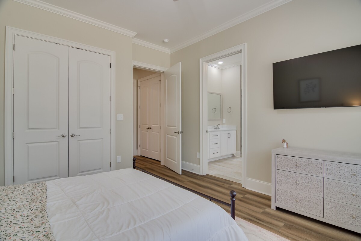 Charming 3-bedroom house in amazing Appling with outdoor kitchen, WiFi