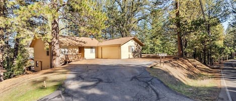 Easy access from the road with plenty of parking for 4 cars