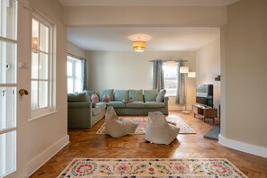 Twn Pwll Living Room