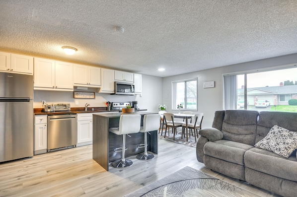 Vancouver Vacation Rental | 1BR | 1BA | 1 Step to Enter | 900 Sq Ft