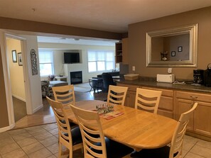 Eat-in Kitchen