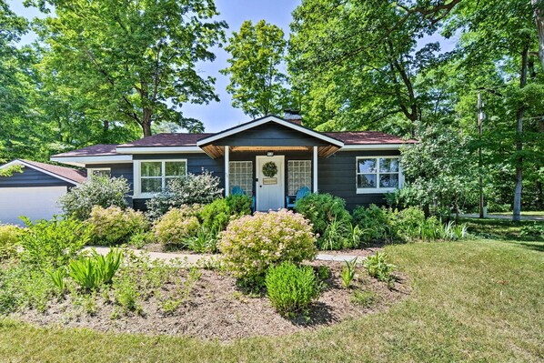 Nestled amidst lush greenery, this charming house offers modern comforts and rustic allure. With spacious rooms and a serene garden, it's a perfect retreat for cherished moments.