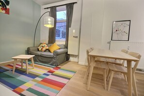 Salon / Salle Ă manger (2)