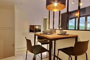 Dining room (2)