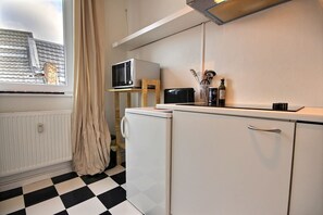 Chez Jean 3-9