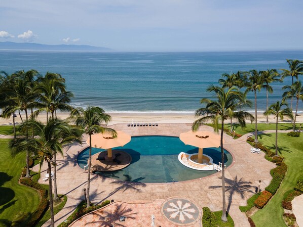 Ocean front, Penthouse, Accommodates up to 6 people for sleeping, Amazing private rooftop space for enjoying views + 2 balconies, building has elevator.