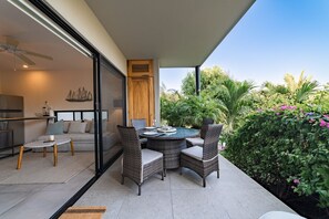 屋外ダイニングエリア
