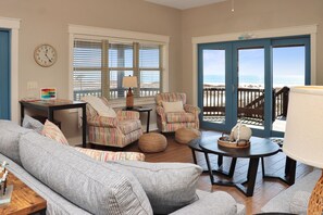 Beachfront Living Room with Amazing Views