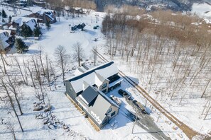 Home is located just steps from Chair 7 and Ace's Run slope