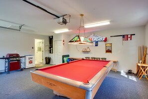 Game Room | Garage | Pool Table | Gas Grill