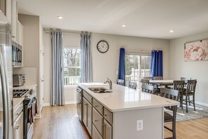 Kitchen | Trash Bags/Paper Towels | Main Level