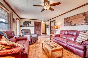 Living Room | 1st Floor | Smart TV | Fireplace