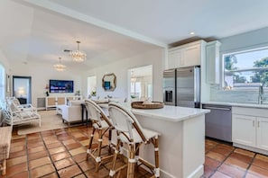 12 Kitchen.jpg