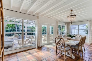 10 Dining Room.jpg