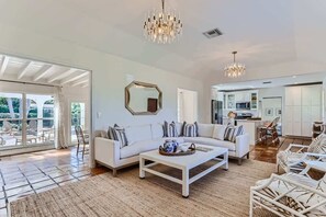 07 Living Room.jpg
