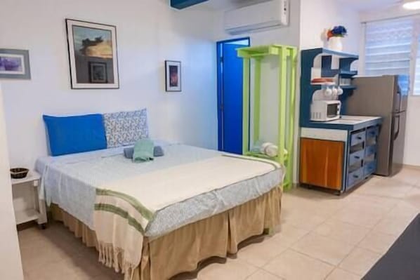 Anacaona room has a queen size bed, bathroom, kitchennet and access to the patio.