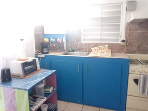 Fully equipped kitchen and dining area. 