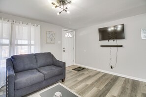 Living Room | Smart TV | Central A/C + Heating