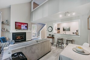 Home Decor, Furniture, Indoors, Living Room, Table