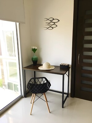 Furniture,Table,Desk,Indoors,Floor