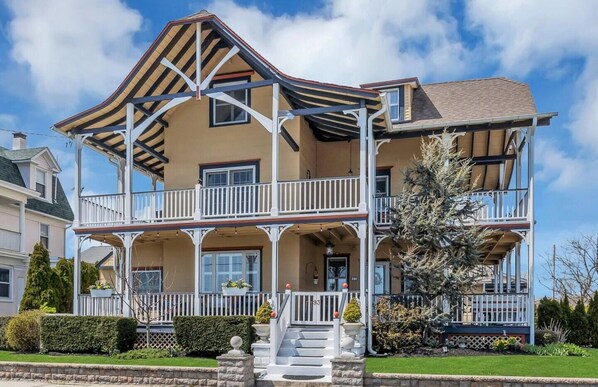 The house is a very short walk to the beach and Main St.