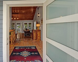 1,222 SQ.FT. (2 Bedrooms & 1.5 Baths)
