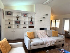 Living Room pic3