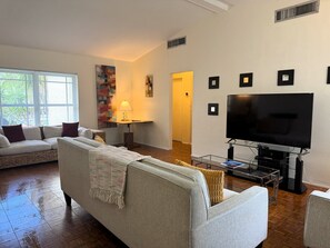 Living Room pic2