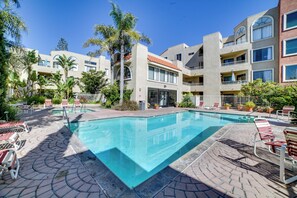 Community Pool & Spa | 2 Mi to Shoreline Village