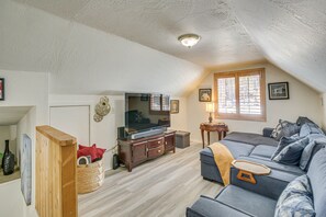Loft | Full Sleeper Sofa | Smart TV