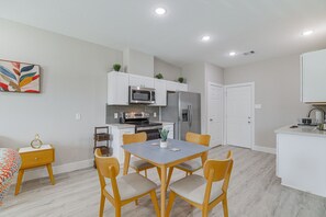 Dining Area | Single-Story House | 10 Mi to University of Houston